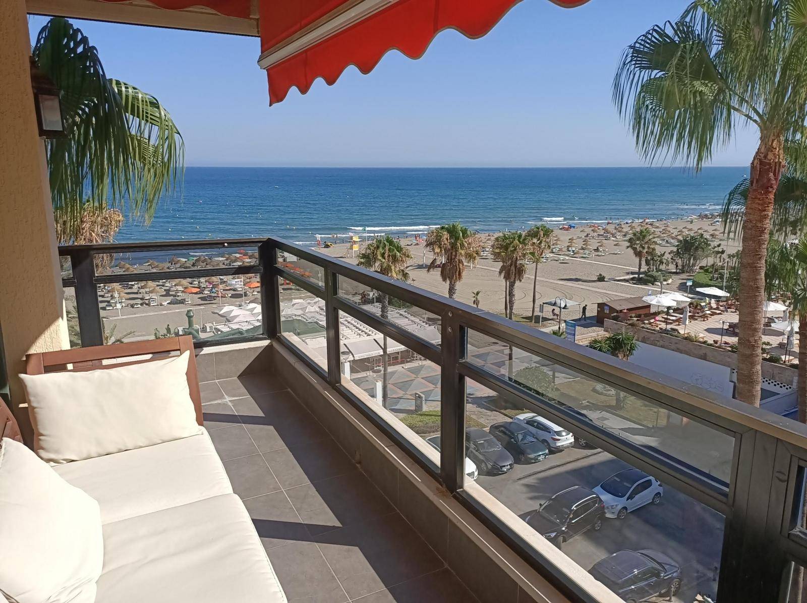 Se Vende: Apartamento de lujo en primera línea de playa en primera línea de playa en La Carihuela / Torremolinos.