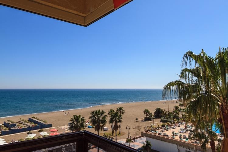Se Vende: Apartamento de lujo en primera línea de playa en primera línea de playa en La Carihuela / Torremolinos.