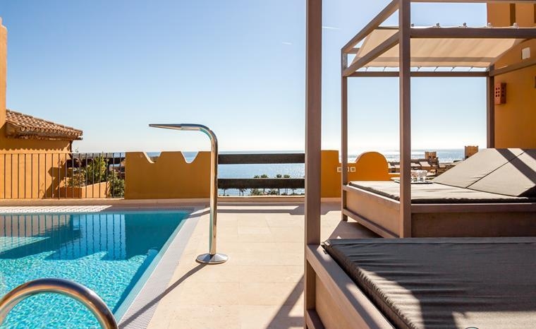 HOLIDAY rental Front Line Beach 4 bedroom in Granados del Mar Ático