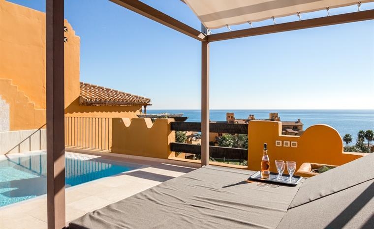 VUOKRATTAVANA loma 4 makuuhuonetta Granados merten penthouse etulinjassa Beach