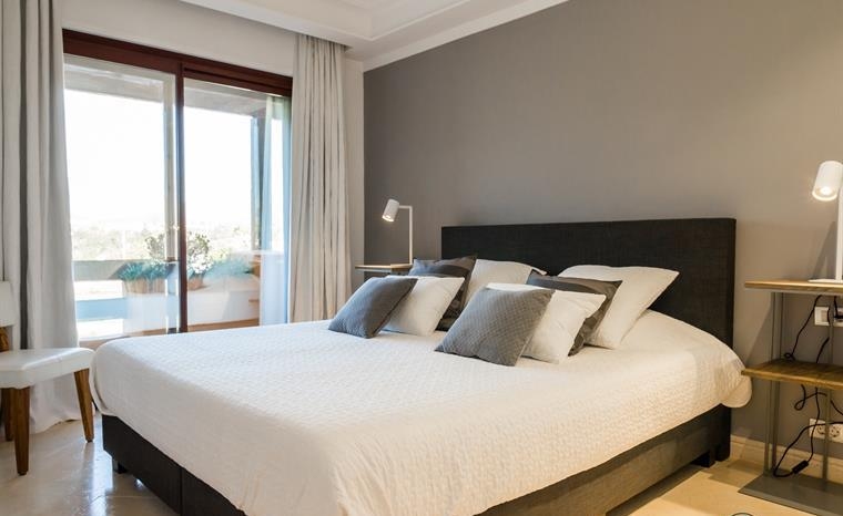 HOLIDAY rental Front Line Beach 4 bedroom in Granados del Mar Ático