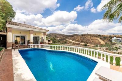 Preciosa villa en venta en Cerros del Aquila, Mijas, Mál...