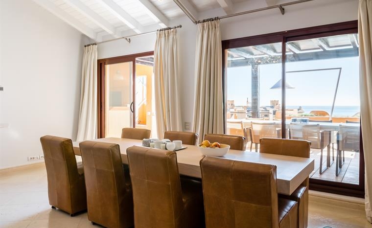 Vakantieverhuur Luxe Front Line Beach 4 slaapkamer Penthouse in Granados del Mar, Estepona