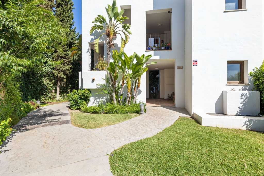 Ground Floor Apartment for sale in Mijas Golf, Andalucia